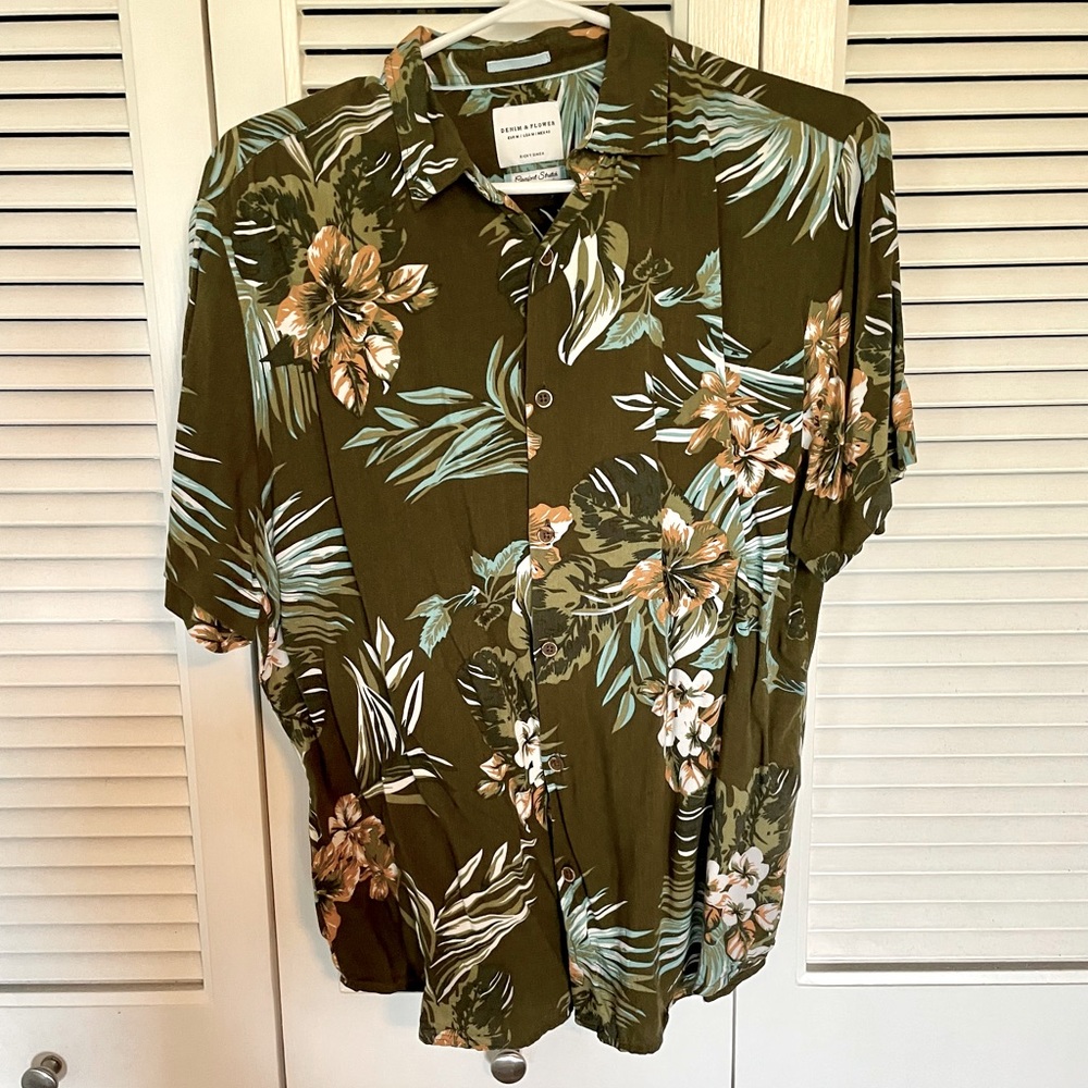 Denim & Flower Short Sleeve ButtonUp Shirt